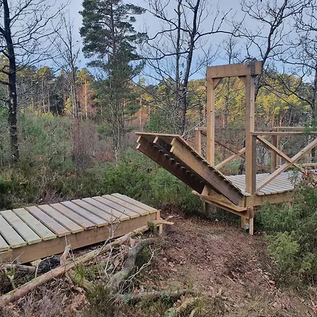 Semesterbostad Gluba Treetop Elgposten Harkmark